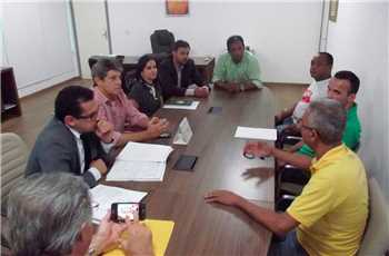 Prefeito Mário Alexandre com sindicalistas da APPIAPLB, no Centro Administrativo assina reajuste para professores de Ilhéus